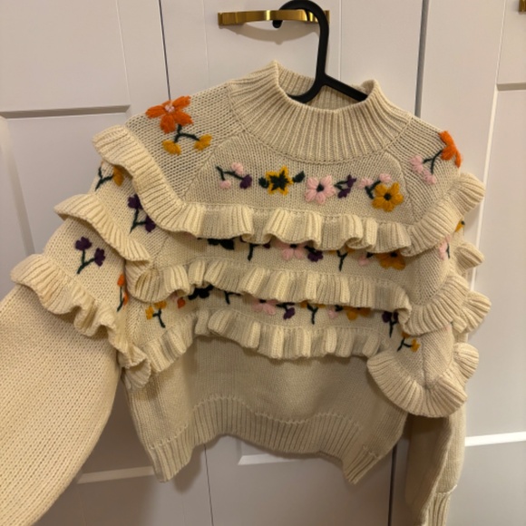 Embroidered ruffle Zara sweater - Picture 2 of 6